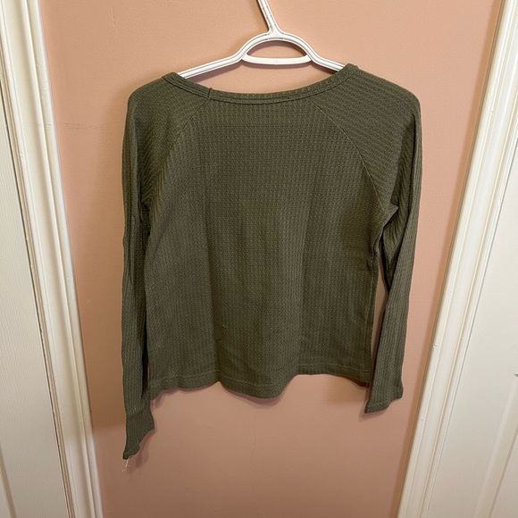 4/$10 waffle long sleeve top - Picture 2 of 3